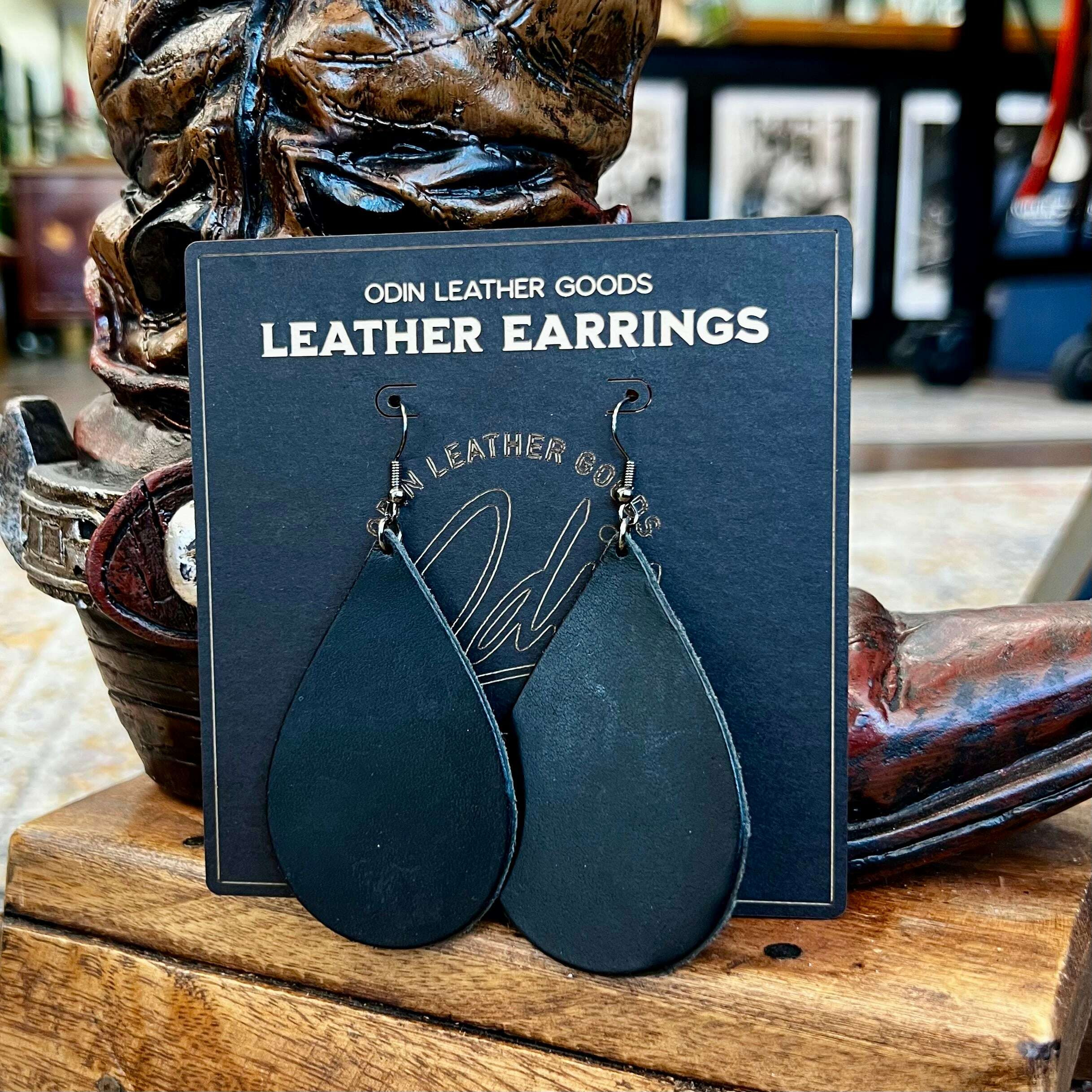 odin-earrings---teardrop_accessories-35933768