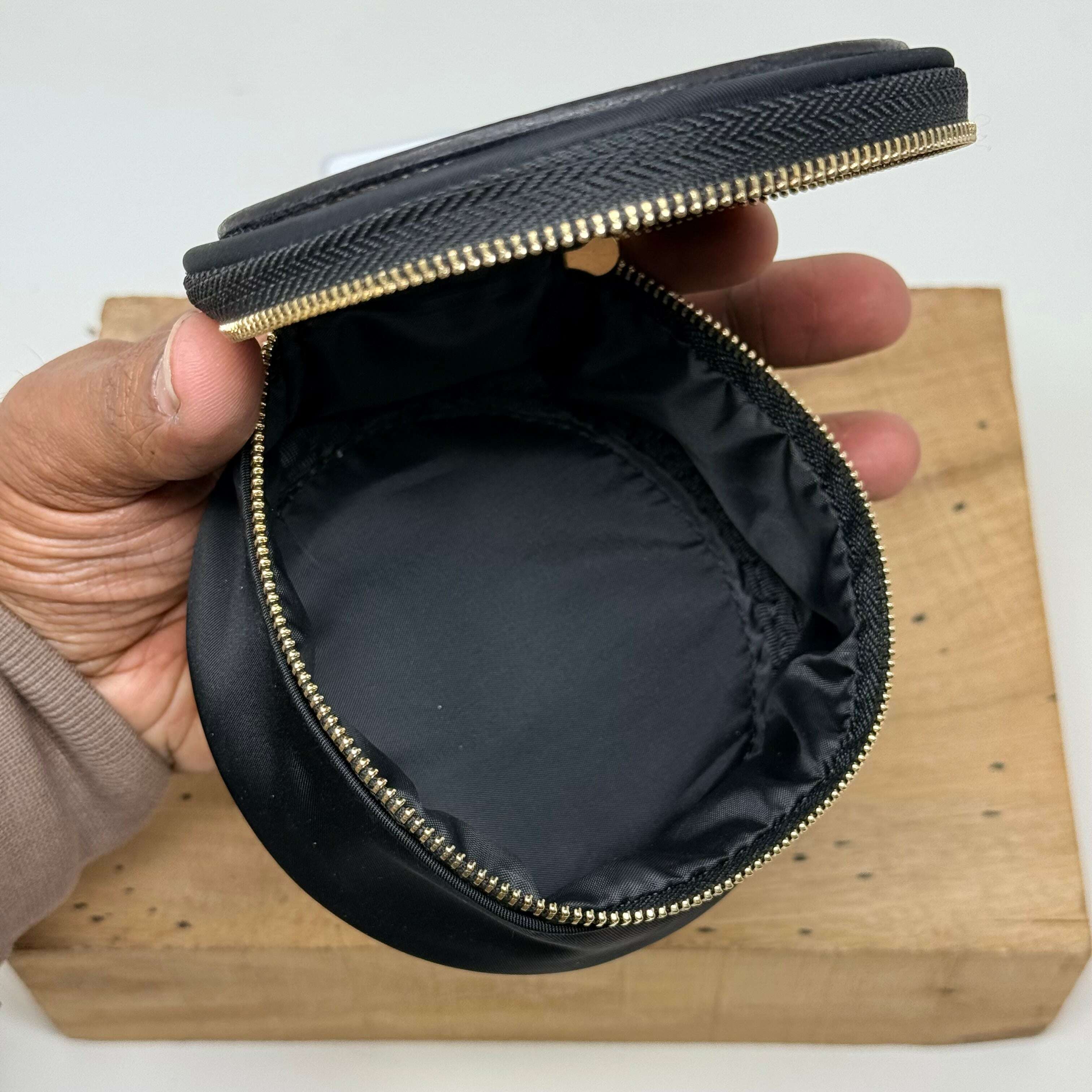 odin-tooled-jewelry-pouch-–-0201_tool-sheaths-35934151