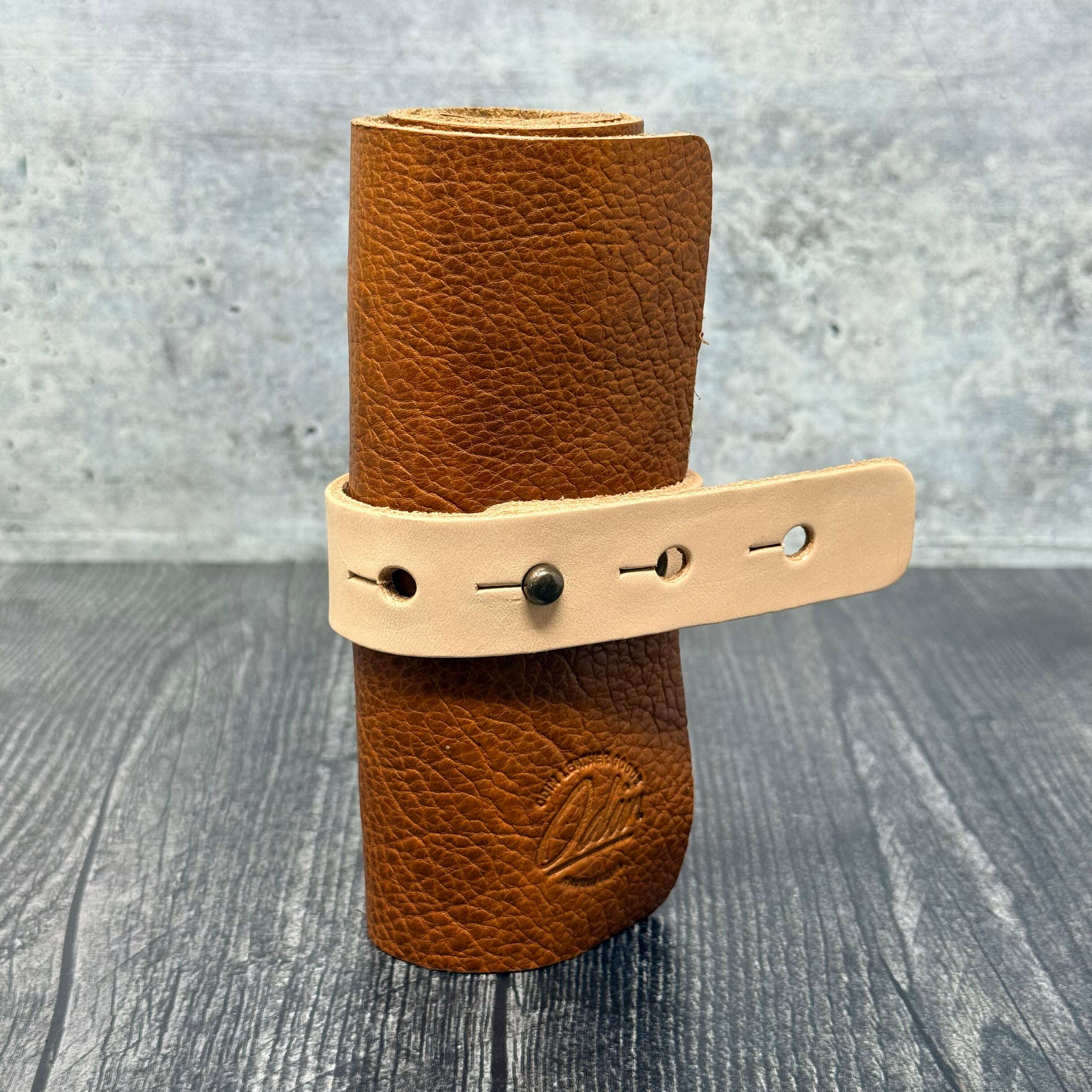 odin-charging-cable-tool-roll_lifestyle-35933628