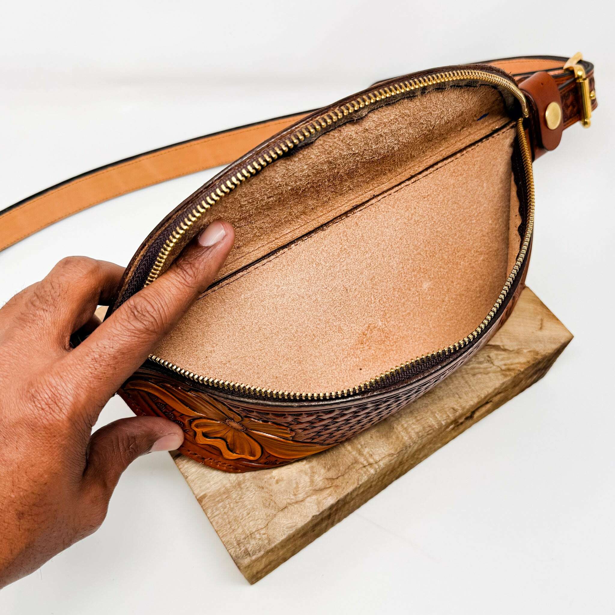 odin-cowgirl-bum-cross-body-bag-no-01_bag-35934215