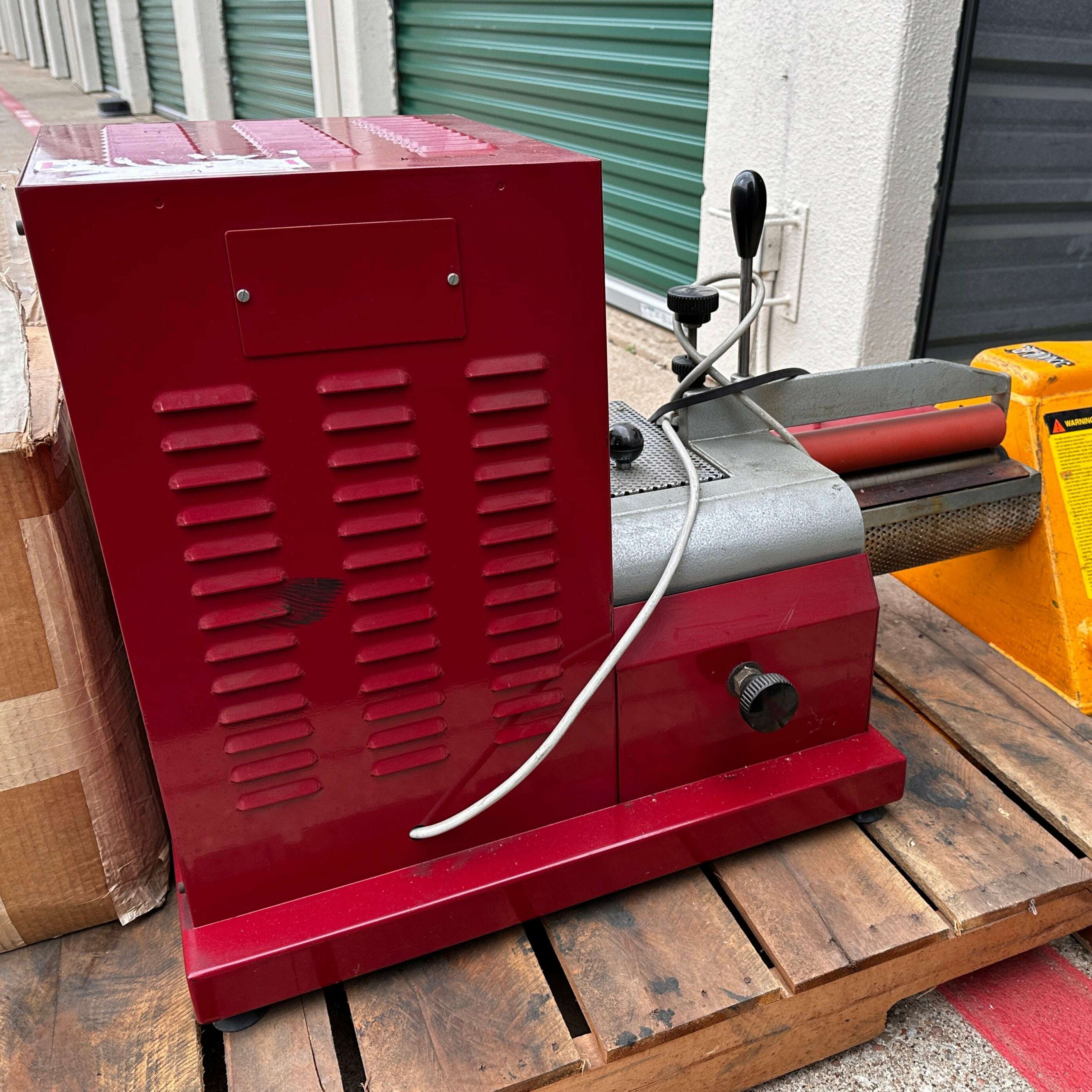 odin-coming-soon-omac-983-hot-gluing-machine_equipment-35933901