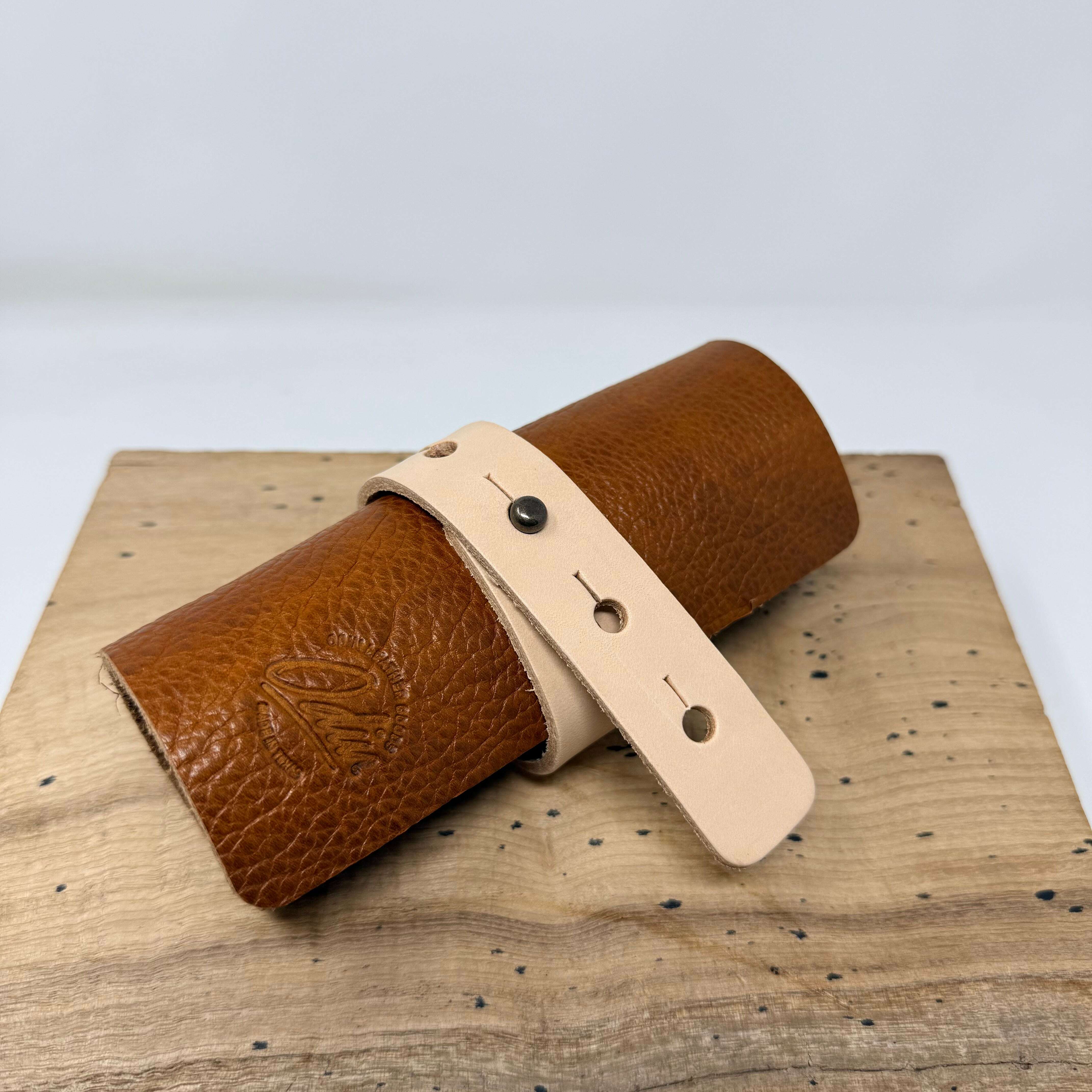 odin-charging-cable-tool-roll_lifestyle-35933638
