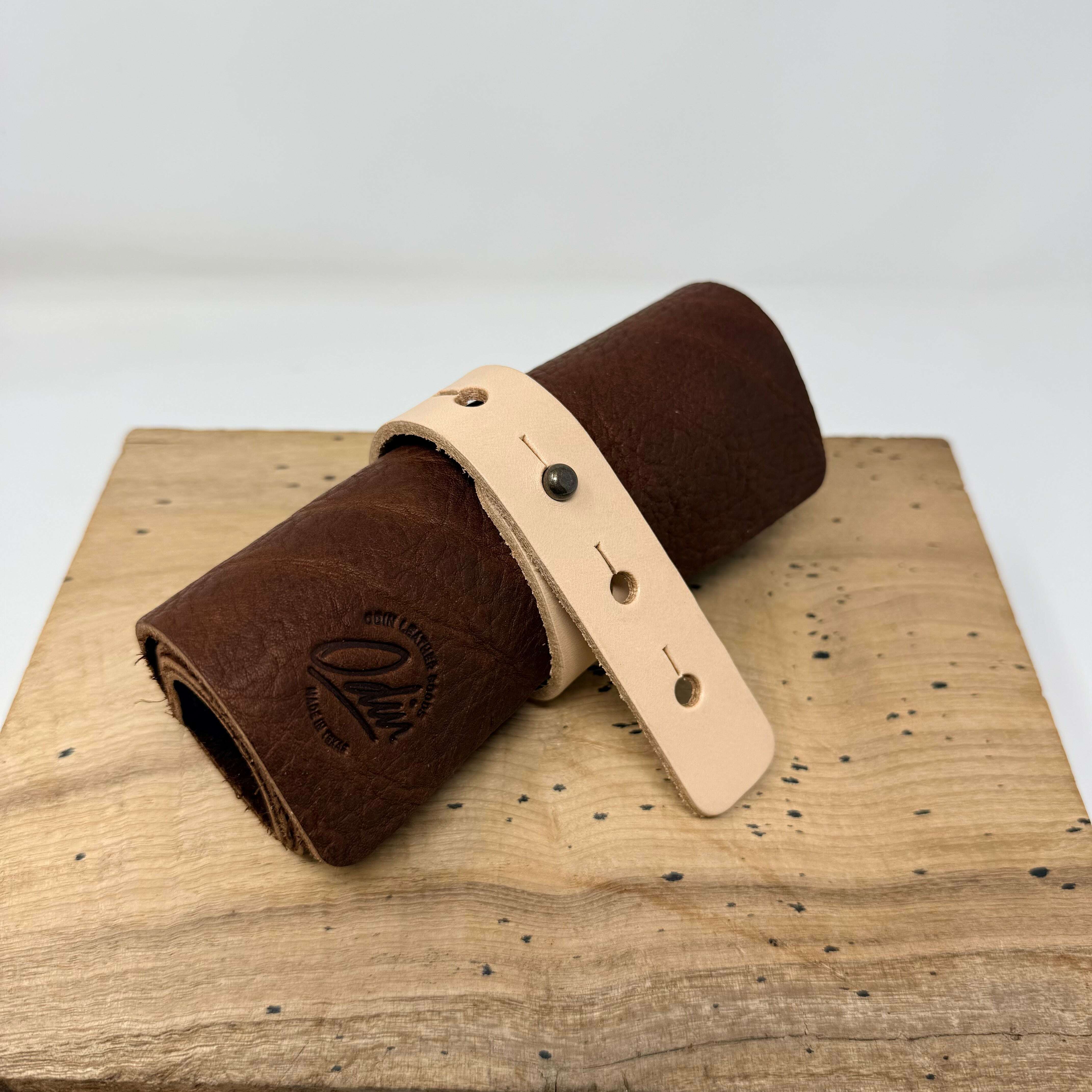 odin-charging-cable-tool-roll_lifestyle-35933634