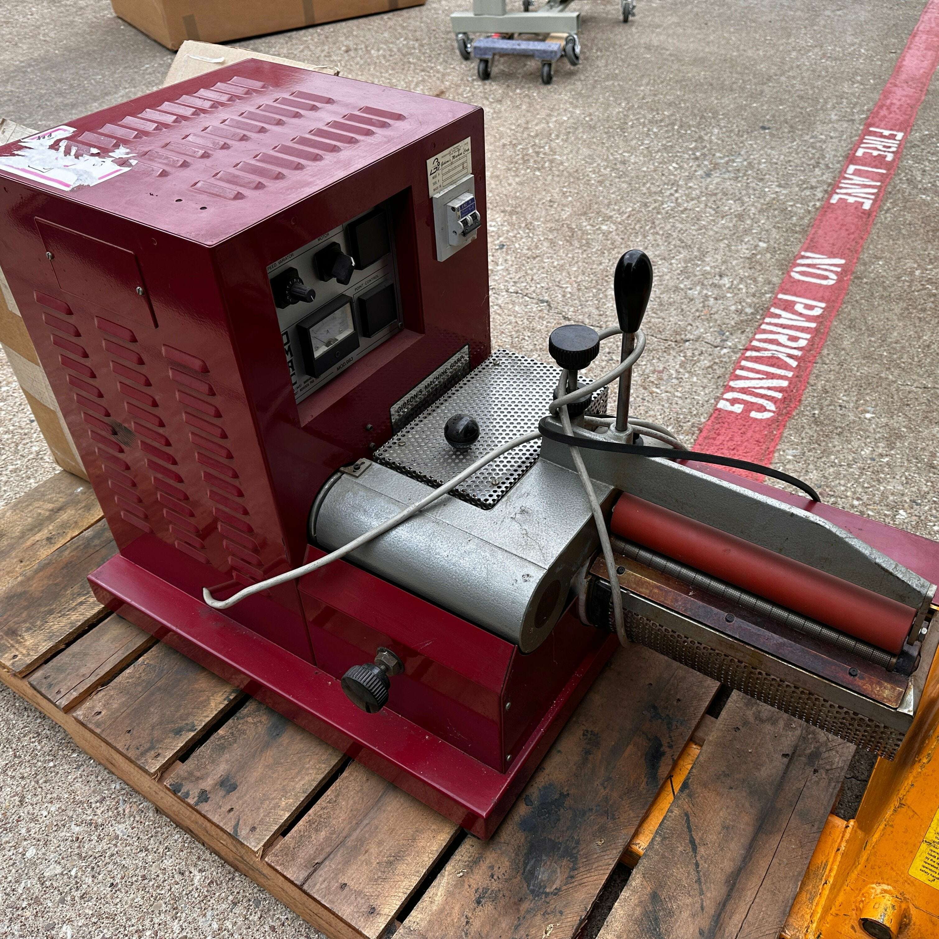 odin-coming-soon-omac-983-hot-gluing-machine_equipment-35933900