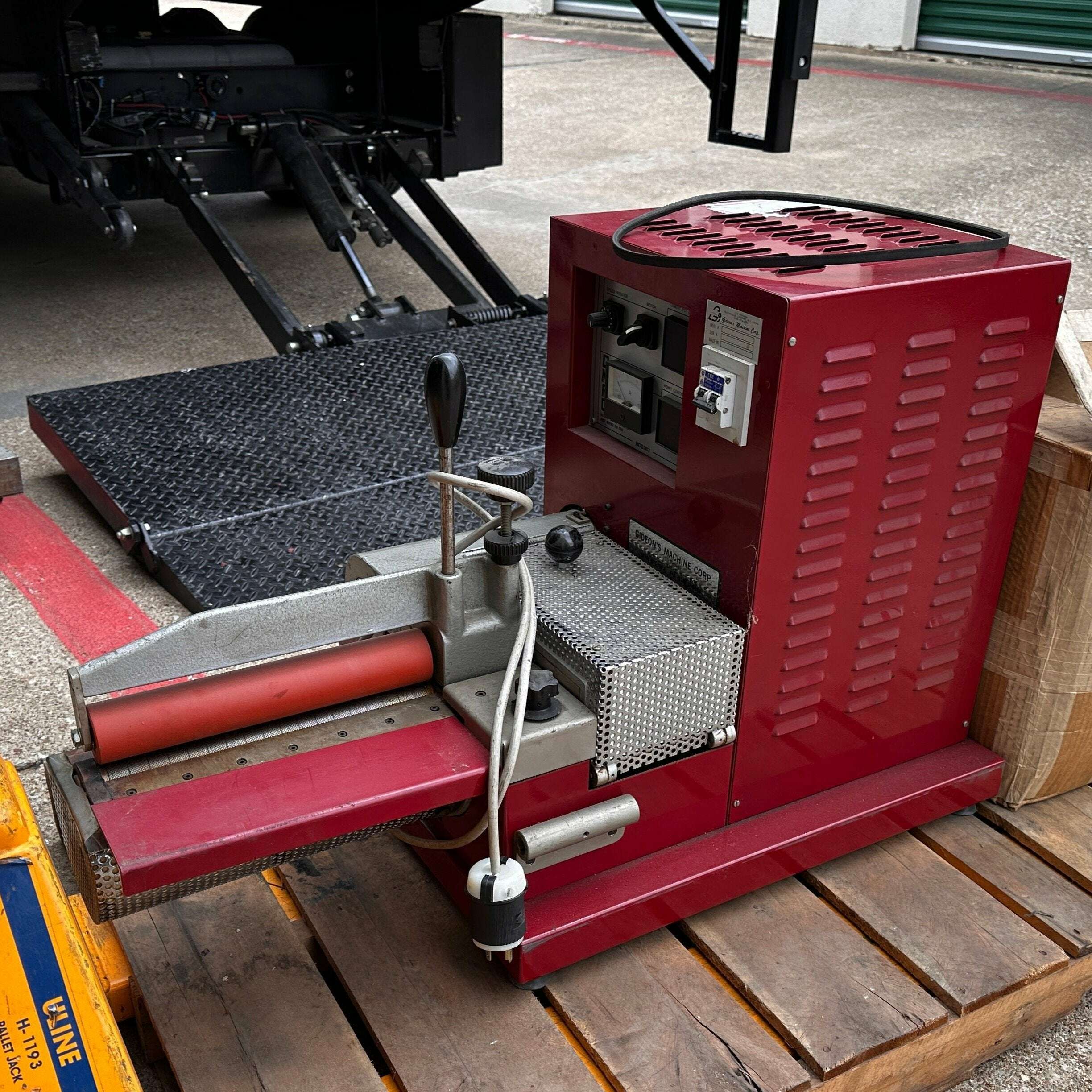 odin-coming-soon-omac-983-hot-gluing-machine_equipment-35933896